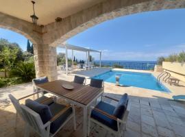Casa Oliva Villas with private heating pools，位于布德瓦的酒店