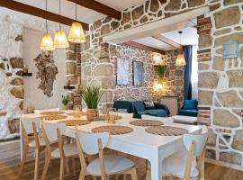 Maison de ville familiale, 5 chambres, terrasse, à 20 minutes du centre ville，位于尼斯的酒店