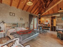 cabanes perchees dans les arbres，位于Capdrot的酒店