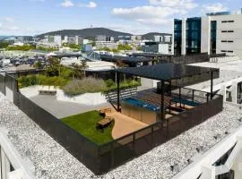 2BR-2BR-1Car-Sleeps 6 CBD Pool