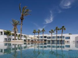 Paphos Hills Resort & Spa by Brown Hotels，位于Paphos的酒店