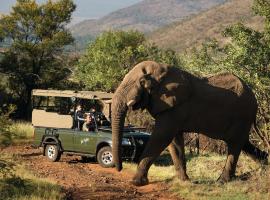 库瓦马里汀洛奇酒店，位于勒迪格的带停车场的酒店