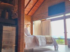 Chal&eacute; na Rampa - Hospedagem no Caravaggio，位于圣特雷莎的木屋