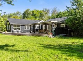 Beach Front Home In Bogense With Wifi，位于博恩瑟的酒店
