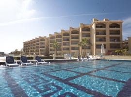 Selena Beach Resort - Premium Suites，位于赫尔格达的酒店