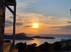 Serifos Blue，位于R&aacute;mos的带停车场的酒店