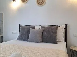 Aegean Traditional Suite Ιn Glinado