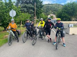 Comme &agrave; la maison pr&egrave;s de la DOLCE VIA，位于Saint-Fortunat-sur-Eyrieux的宠物友好酒店