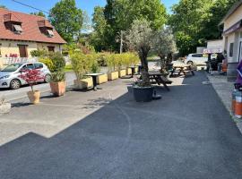 Appartement confortable avec jardin à Objat, 120 m²，位于Objat的酒店