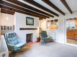 Charming Hilltop Cottage with Panoramic Views