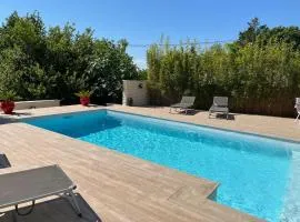 Logement avec piscine et parking
