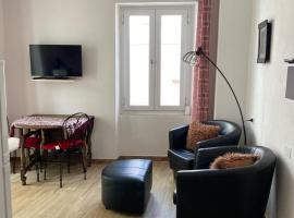 Vals Peter's Home，位于Jerzu的酒店