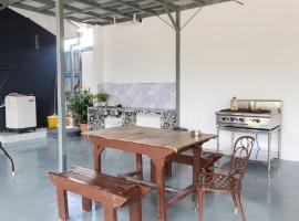 Ummi Studio Homestay，位于峇六拜的酒店