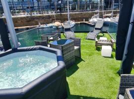 Barco-Apartamento en el Náutico de Vigo，位于维戈的酒店