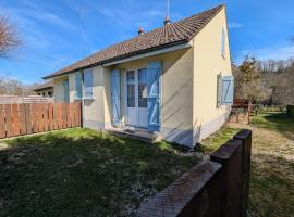 Gîte au Bord de la Creuse avec Jardin Privé - FR-1-591-735，位于Ceaulmont的酒店