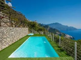 Exclusive villa on the Amalfi coast, 300 steps from the road