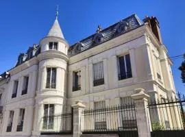 large 5-bedroom 2 floor apartment 200 m2
