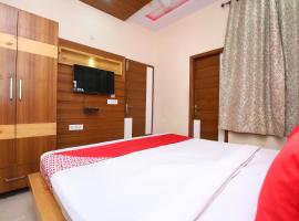 OYO Hotel Gst Grand Plaza，位于Kūrāli的酒店