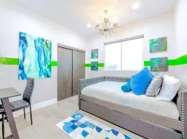 E- Classy NoHo Oasis 2-Units, U-Studios 15m
