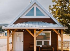 Eagle - Cozy Tiny Home With Mountain Views，位于诺德格的酒店