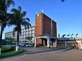 Holiday Inn - Bulawayo by IHG，位于布拉瓦约的带停车场的酒店