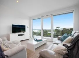 Spacious Oceanview Escape with Pool and Cabana
