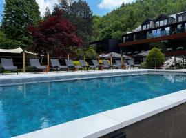 Hostellerie La Claire Fontaine, Logis hôtels & Spa，位于拉罗什-阿登的酒店
