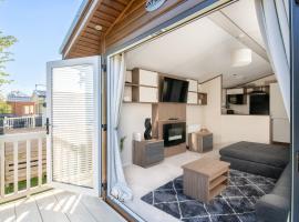 Bockenfield Park country Lodge with hot tub，位于费尔顿的酒店