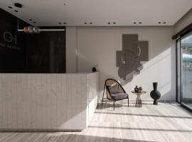 The George - Hospitality Beyond，位于利迈纳里亚的酒店