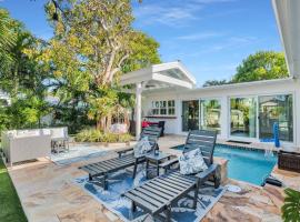 Key Haven Coastal Retreat - Canal Front With Pool，位于斯托克岛的酒店