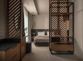 The George - Hospitality Beyond，位于利迈纳里亚的酒店