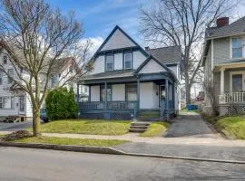 Less Than 2 Mi to Hospitals and University South Wedge Apt!