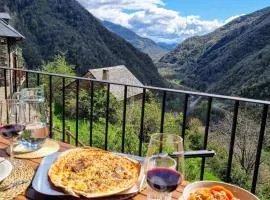 Casa Rústica y Chic con Chimenea y Vistas Panorámicas de La Vall de Boí