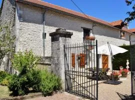 Gîte rural 1 chambre, cour close, équipements bébé, Wi-Fi, proche mini-golf, non fumeur, tout inclus - FR-1-381-24