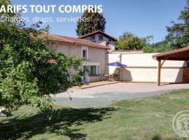 Gîte confortable avec jardin clos et wifi - FR-1-496-171，位于Champoly的酒店