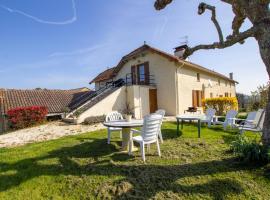 Maison de campagne avec étangs privés, proche Sarlat, 4 chambres, équipements bébé, animaux acceptés - FR-1-616-22，位于Doissat的酒店