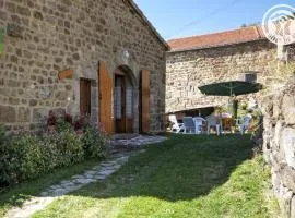 Gîte Authentique 16e Siècle avec Cheminée Près de Burdignes - FR-1-496-101