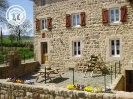 Gîte spacieux avec terrasse, poêle à bois, parking privé, et jardin fermé, animaux acceptés - FR-1-496-28