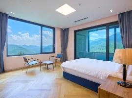Romyzian Garden Mountain House