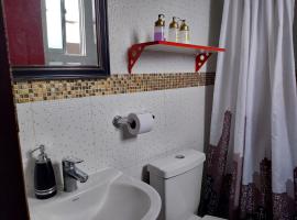 Habitación privada doble tercer piso，位于伊基克的酒店