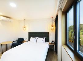 Hotel Ryan，位于泗川的酒店