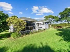 Bell Cottage - Oakura Holiday Home