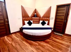 Hotel Woodcrest by Sidham Group !! Comfortable and Peaceful Stay !! Top Rated !! Preferred Hotel Chain，位于钱德加尔的酒店