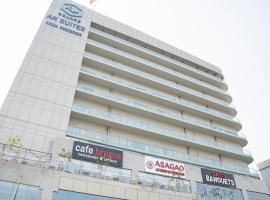 AR Suites KLJ Square，位于古尔冈的酒店