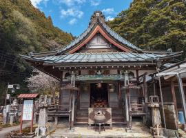 Temple Hotel Kubonobo 宿坊 窪之坊，位于身延的酒店