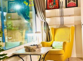 Nice bedroom with little balcony, 5 minutes from Metro and 10 minutes from Ahoy，位于鹿特丹的酒店