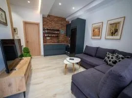A rustic private cottage with 1 bedroom in center