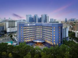 深圳坂田中成亚朵酒店，位于龙岗的酒店