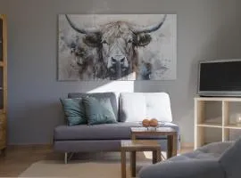 BALANCED Apartments, Ferienwohnungen vollausgestattet, ruhig, idyllische ländliche Lage, Nähe A95, zwischen Bad Tölz und München, 5-Seenland, Küche, Tageslichtbad, Sonnenbalkon, direkter Parkplatz, Wifi