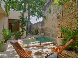 Colonial Charm, City Center, 2 BR- 10min walk to Cathedral, Pool, Private House，位于梅里达的酒店